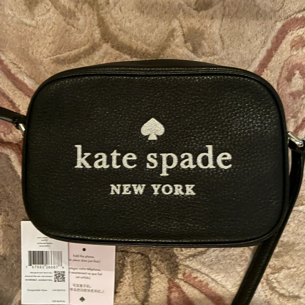 Kate Spade black leather logo crossbody LIKE NEW! 🦋